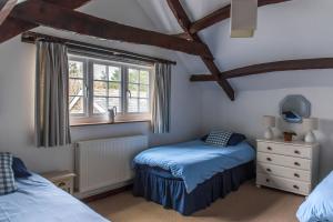 Granary Cottage twin room at Cheristow Farm Cottages, luxury self catering